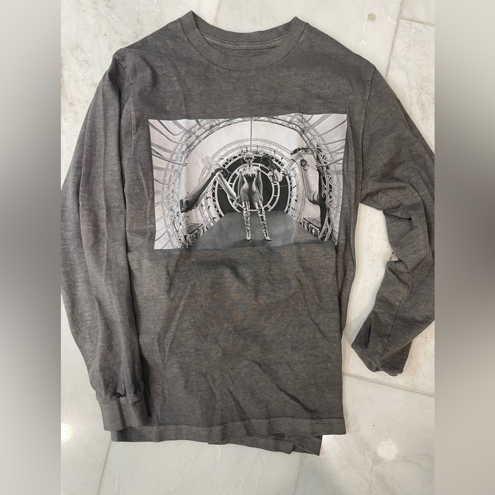 Beyonce’ Renaissance World Tour 2023 Gray Long Sleeve Graphic Tee